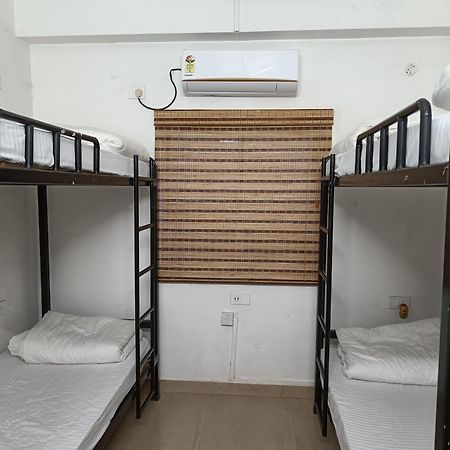 Travelers Hostel Ґувахаті Екстер'єр фото