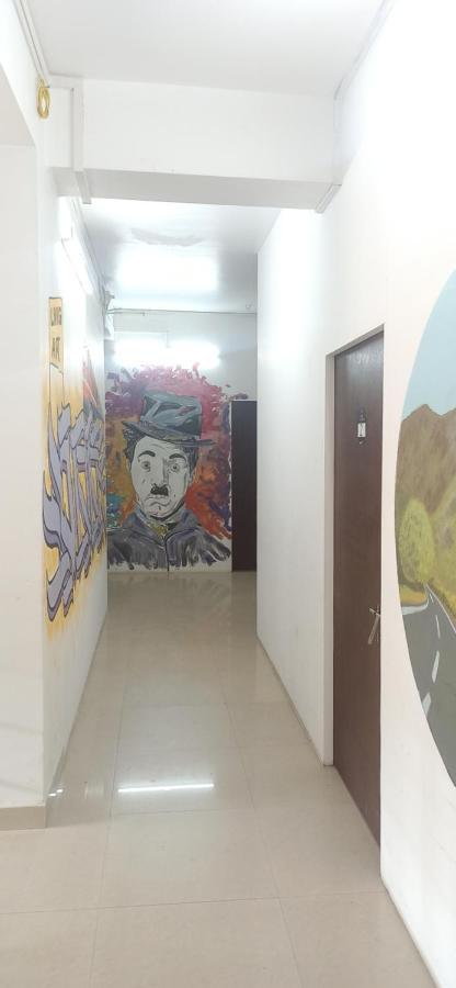 Travelers Hostel Ґувахаті Екстер'єр фото