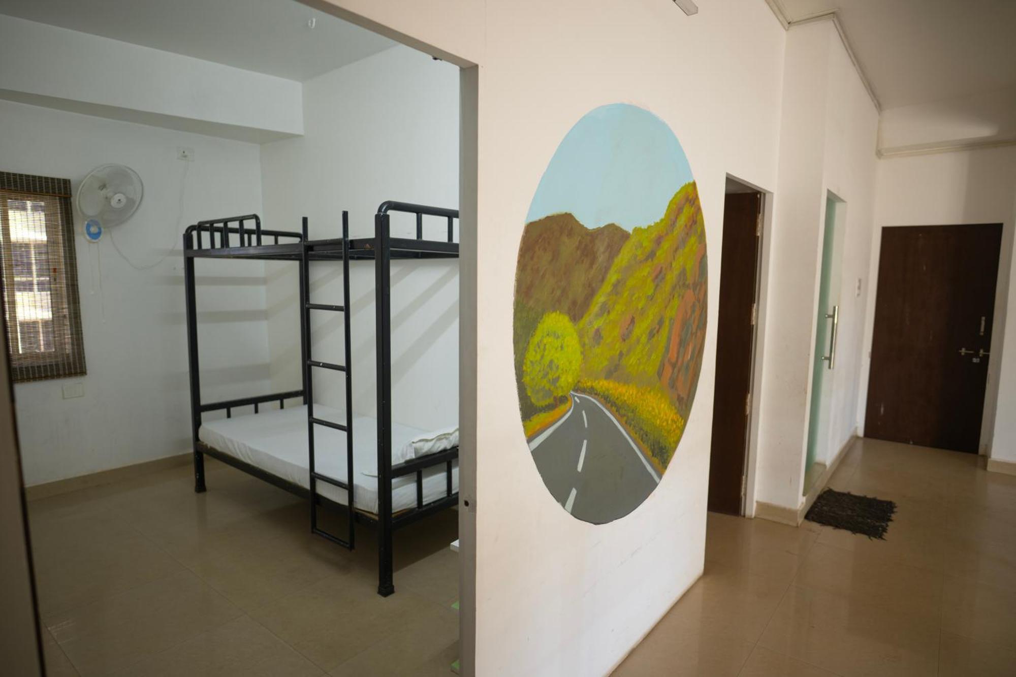 Travelers Hostel Ґувахаті Екстер'єр фото