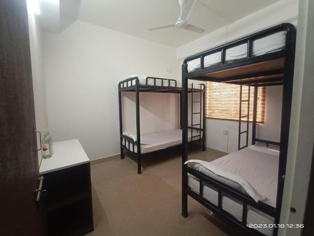 Travelers Hostel Ґувахаті Екстер'єр фото