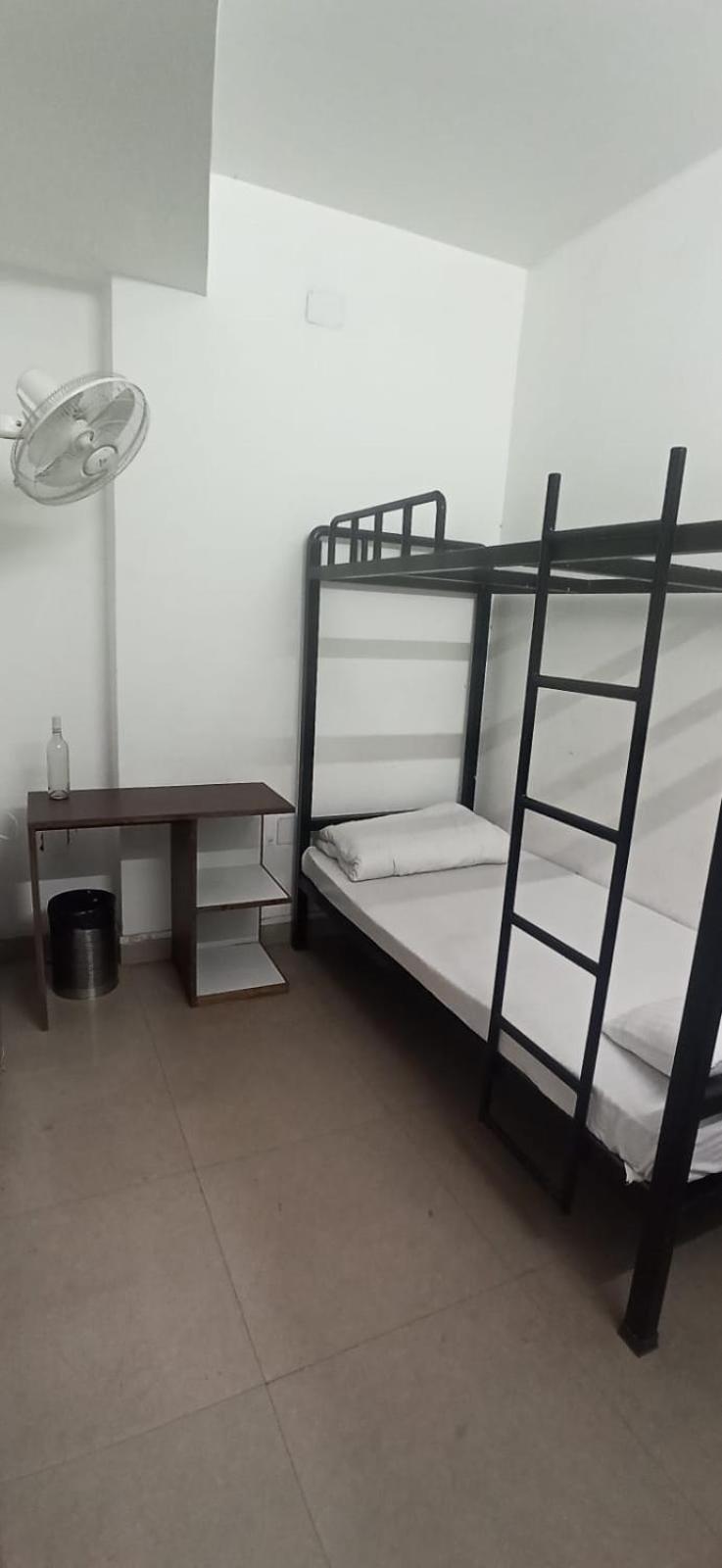 Travelers Hostel Ґувахаті Екстер'єр фото