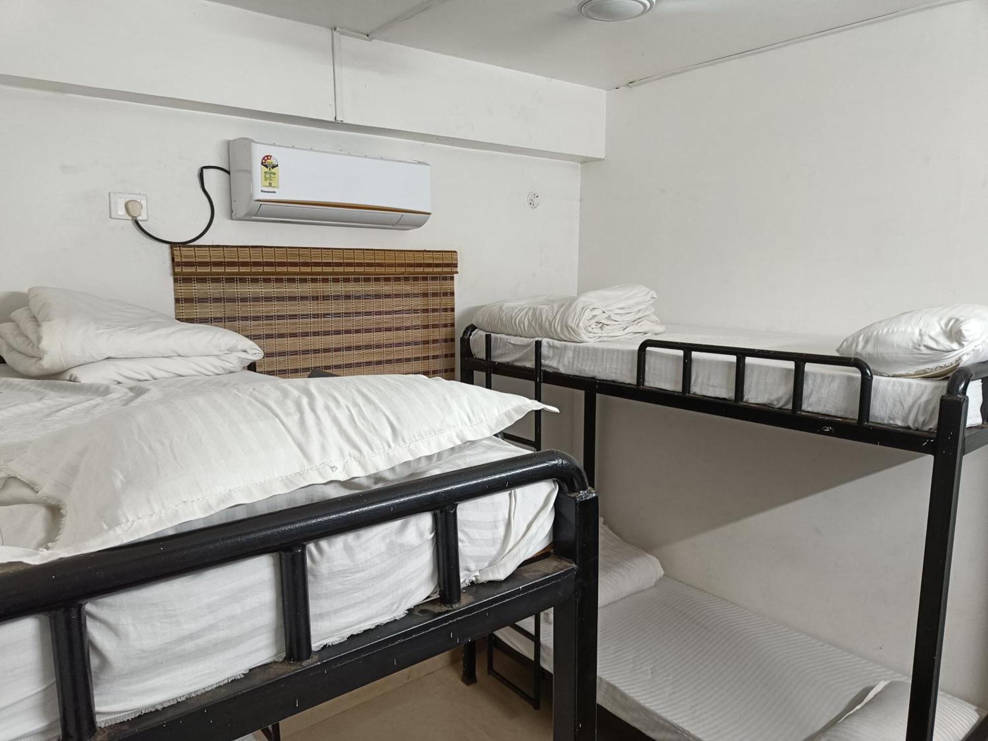 Travelers Hostel Ґувахаті Екстер'єр фото